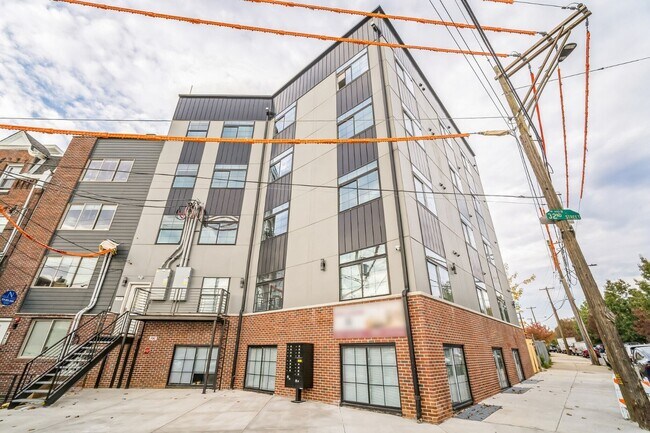 Photo - 646 N 32nd St