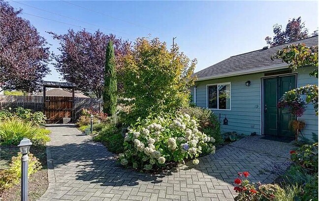 2825 - 2827 Nevada St. Bellingham, WA 98226 - 2825 - 2827 Nevada St. Bellingham, WA 98226 Apartment Unit 2827 Nevada St.