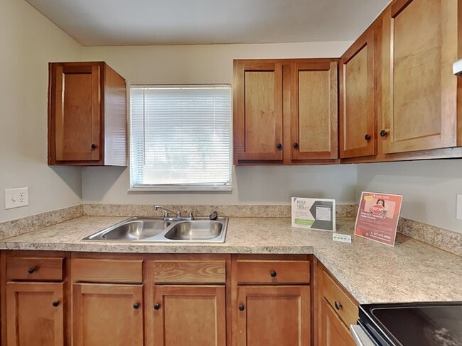 Photo - 7439 Stonehurst Rd N