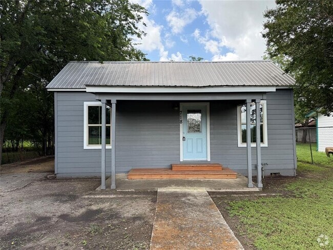 Building Photo - 718 Pear St Rental