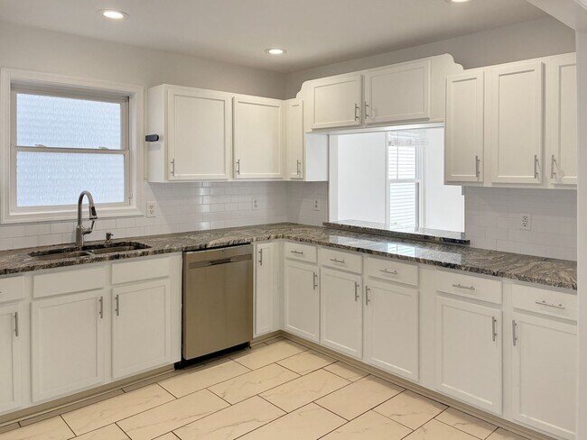 Photo - Modern 3 Bedroom in Manchester