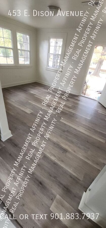 Photo - 453 E Dison Ave