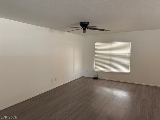 Photo - 203 Lynbrook St