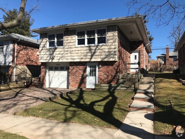 Building Photo - 47-07 Overbrook St Rental
