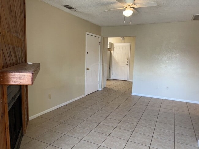 Photo - 105 Jason Dr