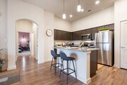 2BR, 2BA - 980SF