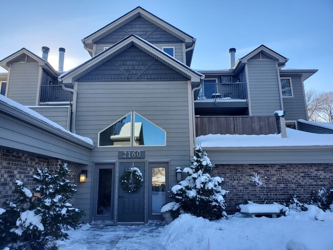 Building Photo - 2160 Ridge Dr Unit 12