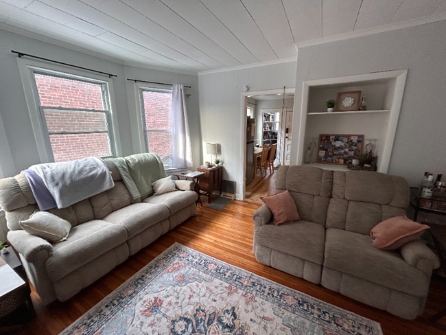 Building Photo - 451 New Park Ave