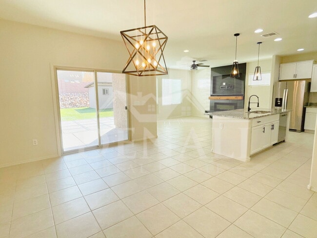 Photo - 866 E Artesia Pl