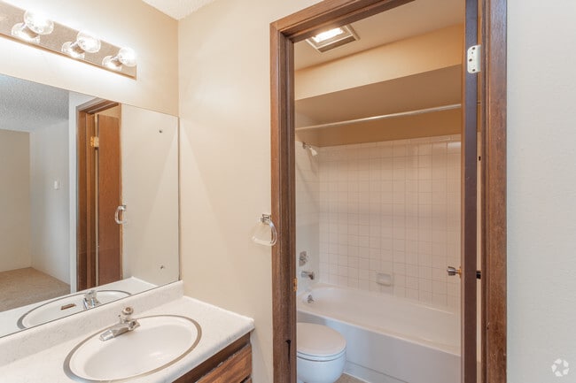 1BR, 1BA - 548 SF - Colfax Sandhill Apartments