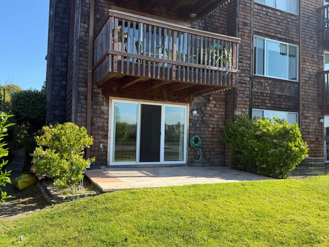 LARGE UPDATED TWO BEDROOM / TWO BATHROOM G... - LARGE UPDATED TWO BEDROOM / TWO BATHROOM G... Condo