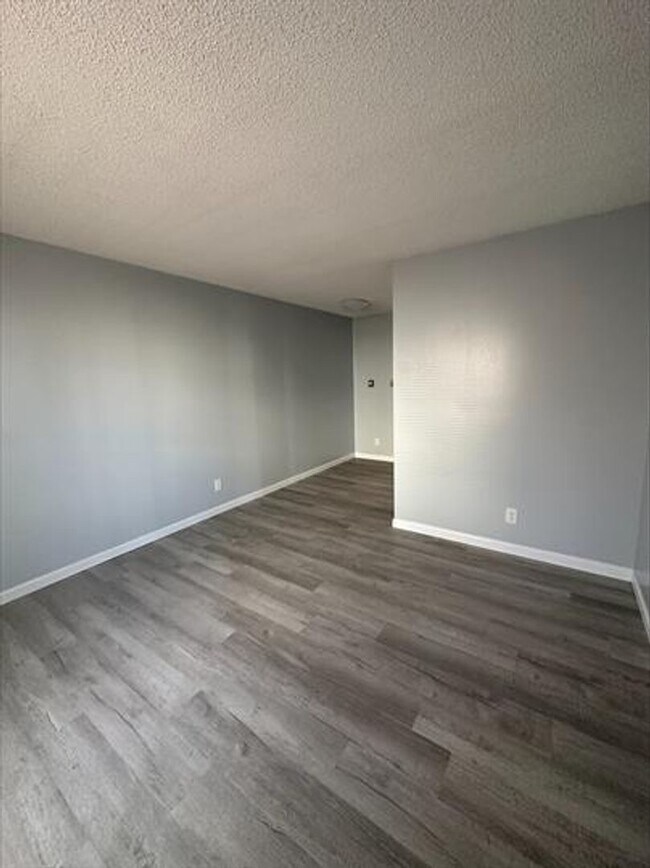 211 N Central
