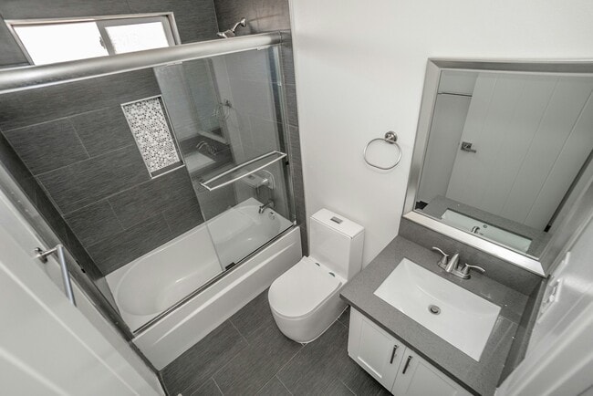 Photo - 3915 Brighton Ave Unit 3915 1/2