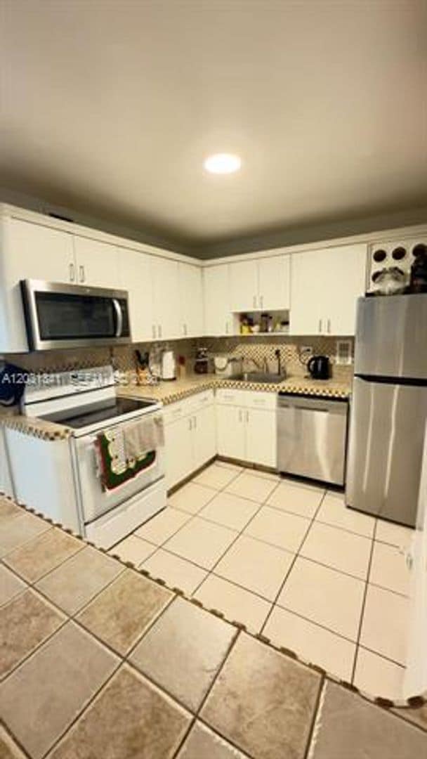 Photo - 5555 Collins Ave Unit 5555 Collins Ave # 16W