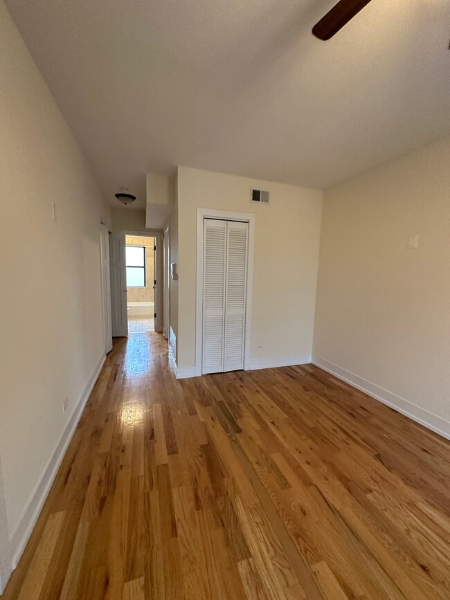 Building Photo - 2948 N Seminary Ave Unit STD Rental