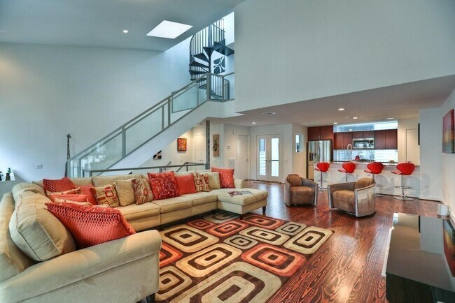 Building Photo - 317 Sydnor St