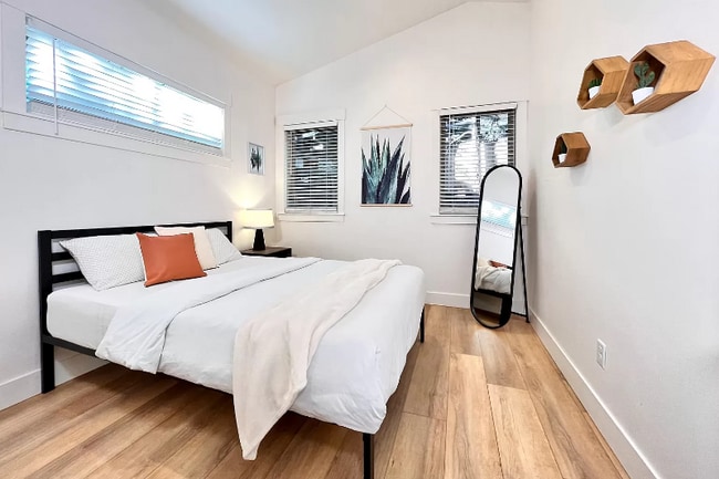 Photo - 142 SW 19th St