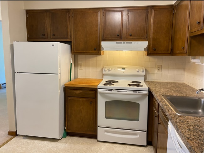 Photo - 425 St Lawrence Ave Unit Lower