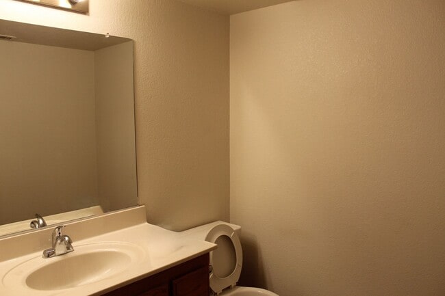 Photo - One Bedroom for Rent Southwest Bakersfield Gated Community