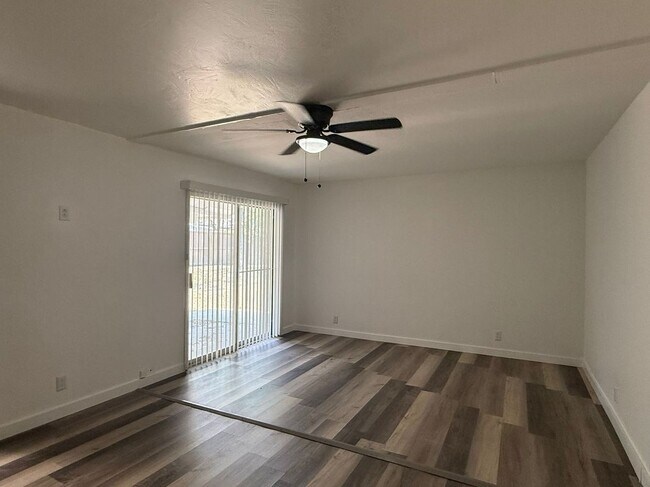 Photo - 217 Avenue E