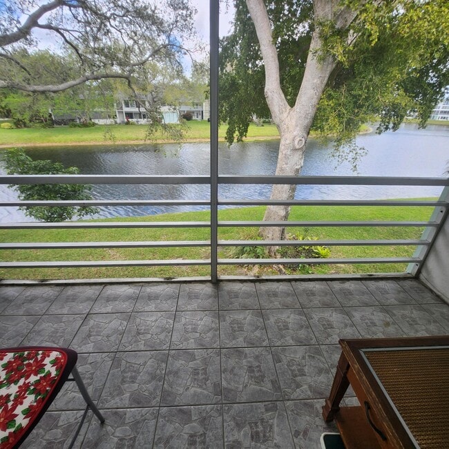 Building Photo - 18 Oakridge B Unit 18