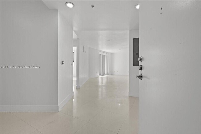 Photo - 3030 NE 188th St Unidad 604