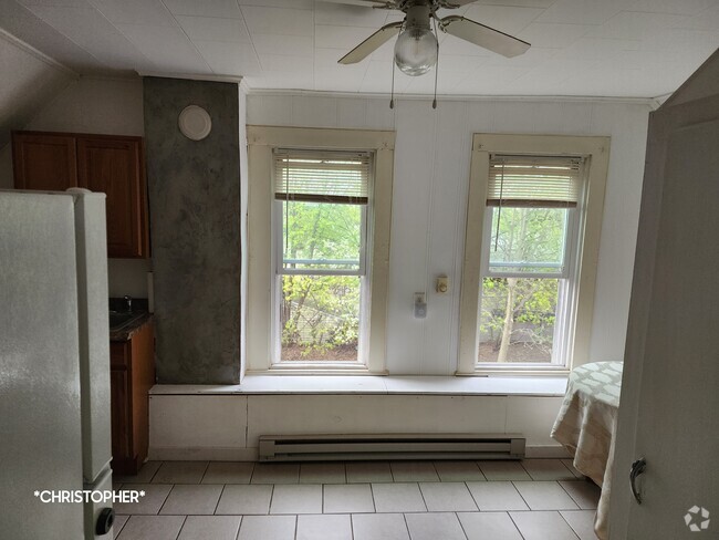 Building Photo - 215 Freeman Ave Unit #2 Rental
