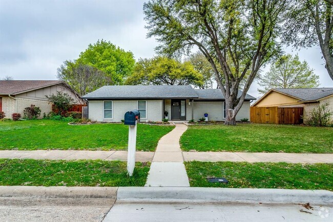 Building Photo - 1913 Forestdale Dr Rental
