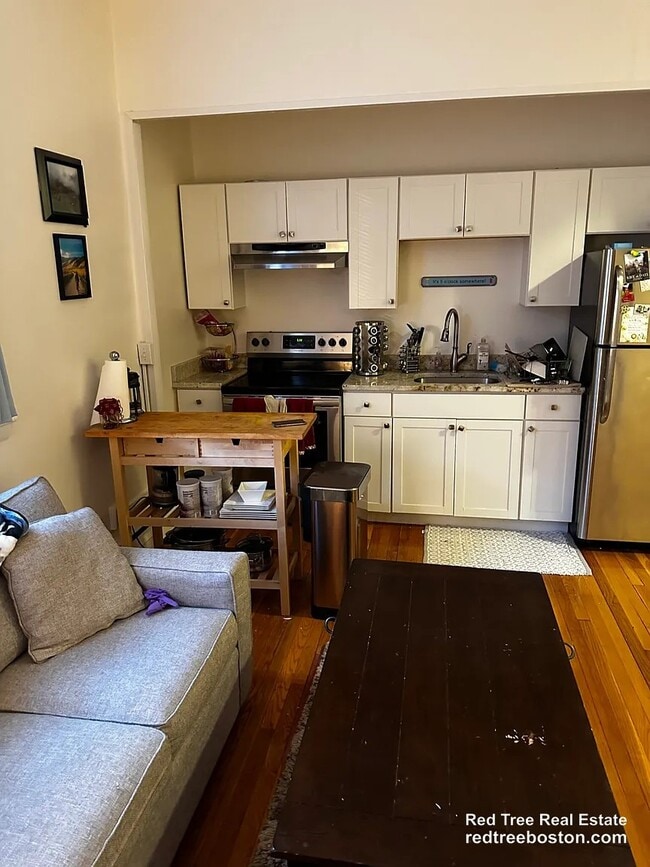 Building Photo - 202 Saint Paul St Unit 12