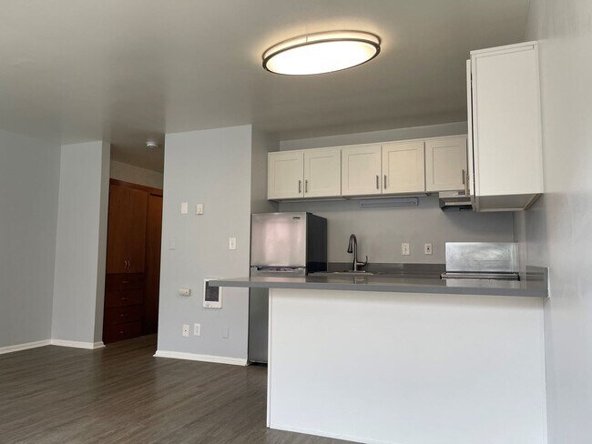 Photo - Bellevue Place Apartments