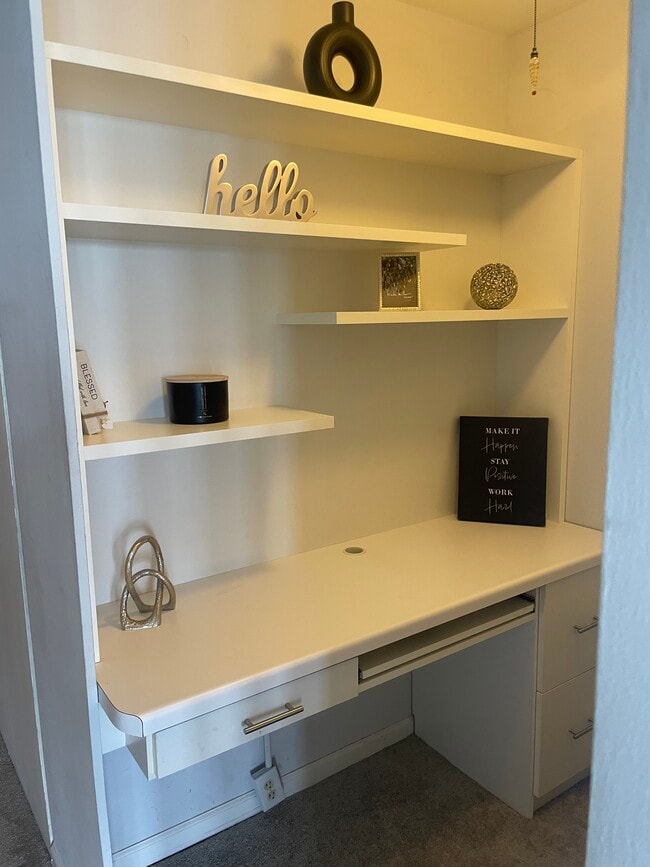 Building Photo - 6700 S South Shore Dr Unit 27J