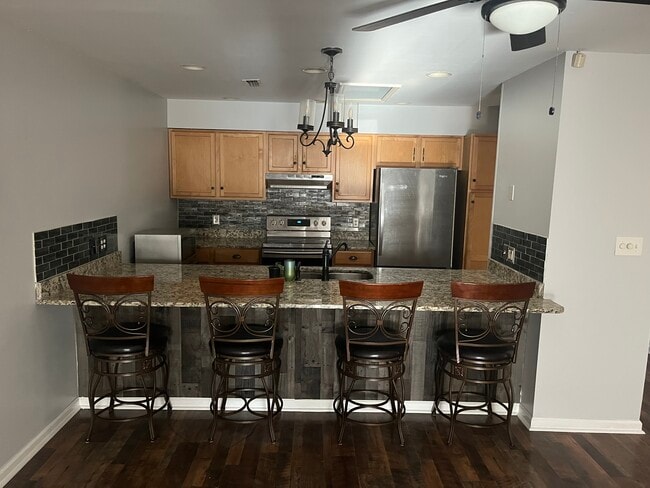 Photo - 2005 Locarno Dr