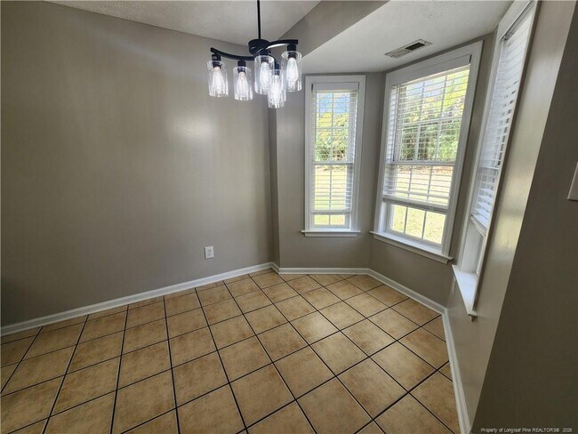 Photo - 604 Raven Pl