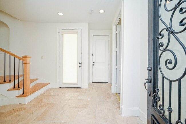 Photo - 1825 W 24th St