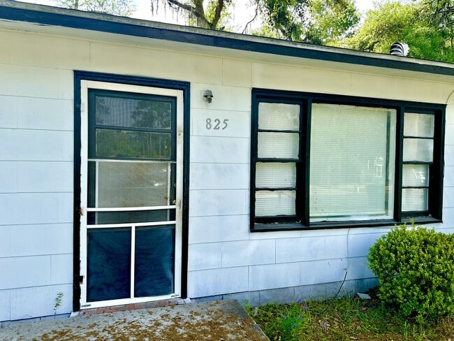 Photo - 825 Bethune St