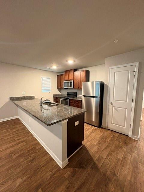 806 Carlton Pointe Dr