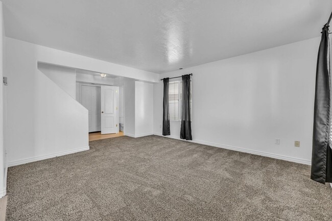 Photo - 3 Bedroom 2 Bathroom Home in Saratoga Springs!!