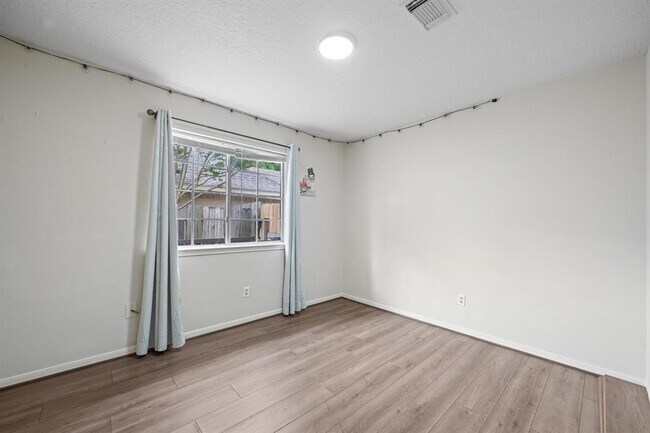 Photo - 17023 Enchanted Cir W