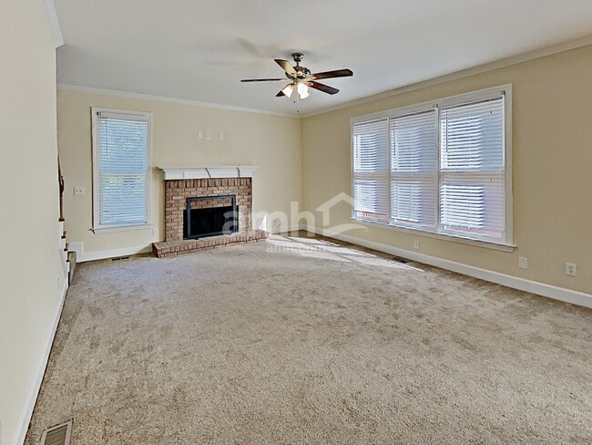 Photo - 404 Jessica Ln