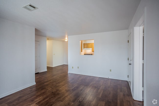 3 BR, 1.5 BA - 950 SF