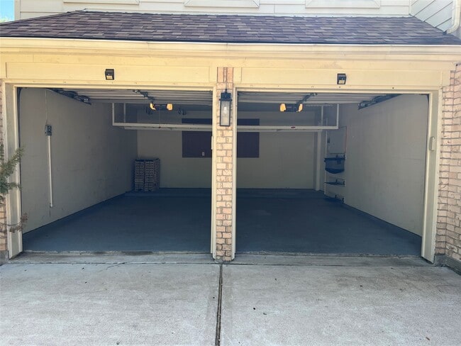 Building Photo - 1523 Brook Grove Dr