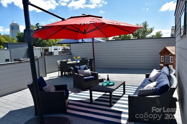 Photo - 916 Westbrook Dr