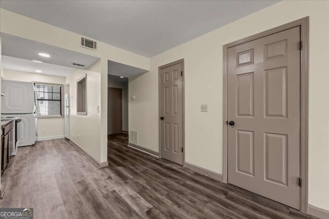 Photo - 210 Appleby Dr