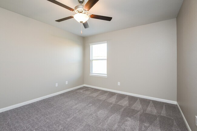 Photo - 28041 Irving Dr