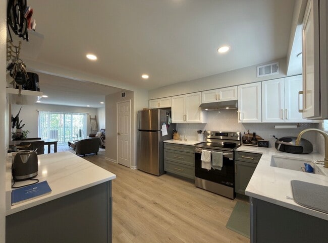 9416 Bay Colony Dr