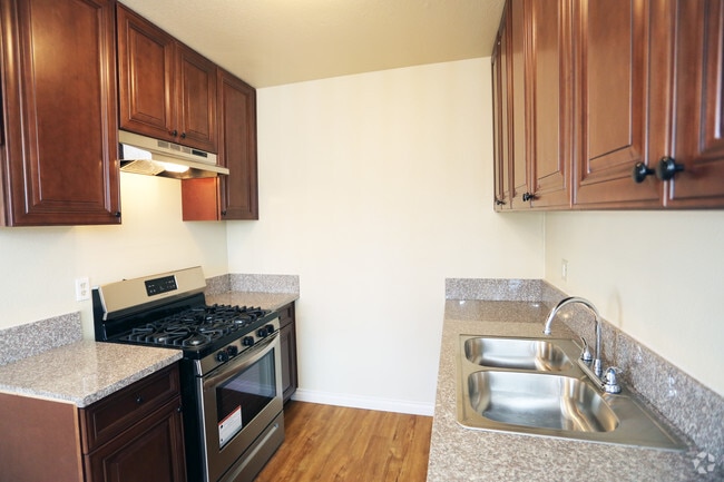 1BR, 1BA-Kitchen
