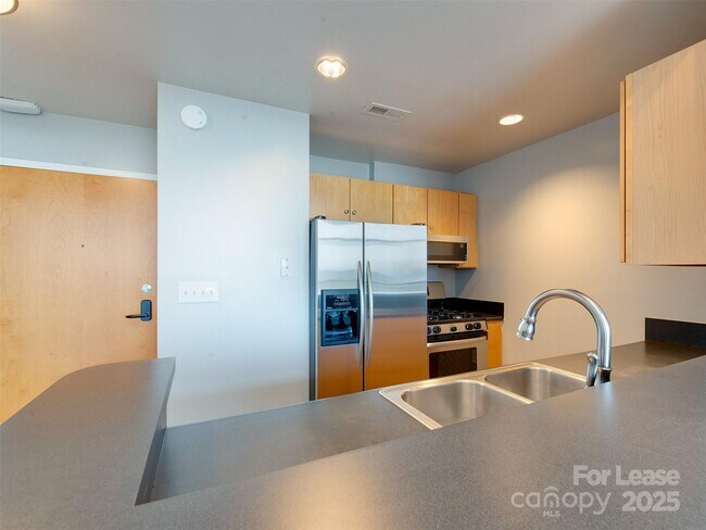 Photo - 715 N Church St Unidad 608