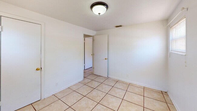 Photo - 370 Gwinnett Rd