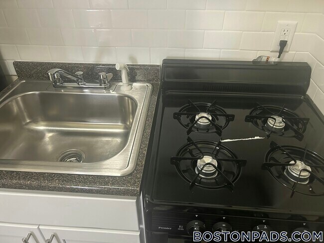 Photo - 128 Allston St Unidad side
