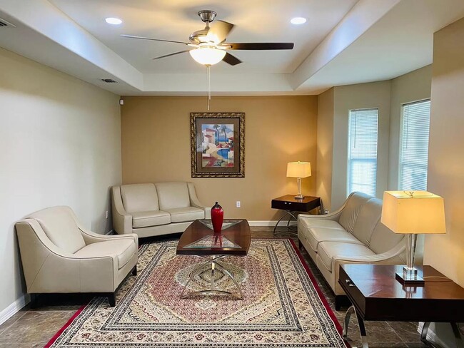 Photo - 183 Kleberg Ave